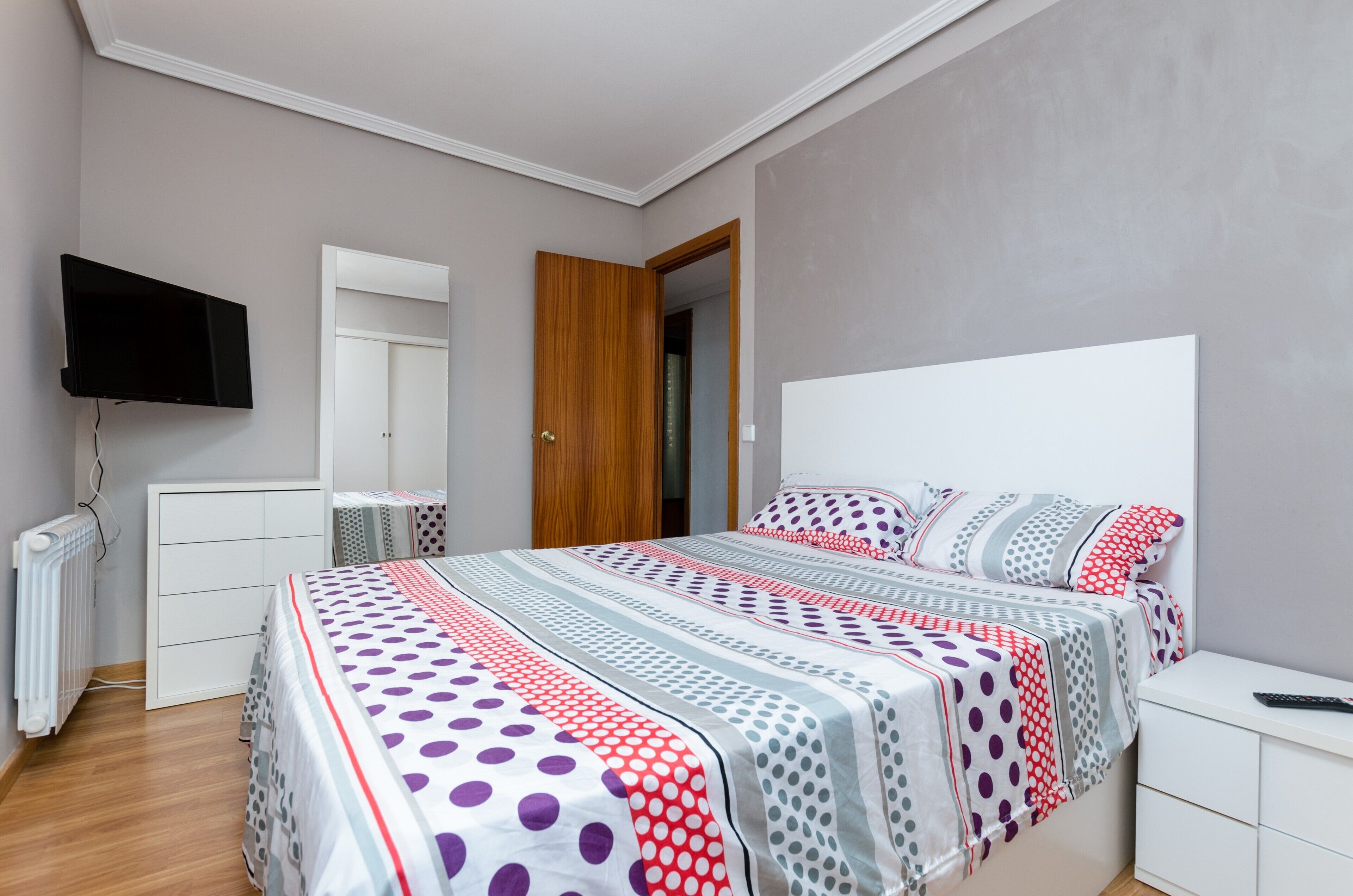 2 dormitorios, tabla de planchar con plancha, wifi gratis y ropa de cama