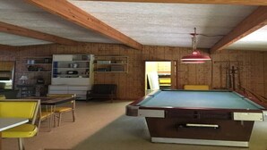 A room with a pool table, yellow chairs, a billiards rack, and a red hanging lamp. - Beautiful Cabin Near Turtle Beach Lodge-ToledoBend Lake-Fishing (Many)
