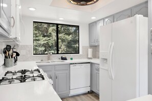 Condo, Multiple Beds, Balcony, Mountain View (1343) | Private kitchen | Coffee/tea maker