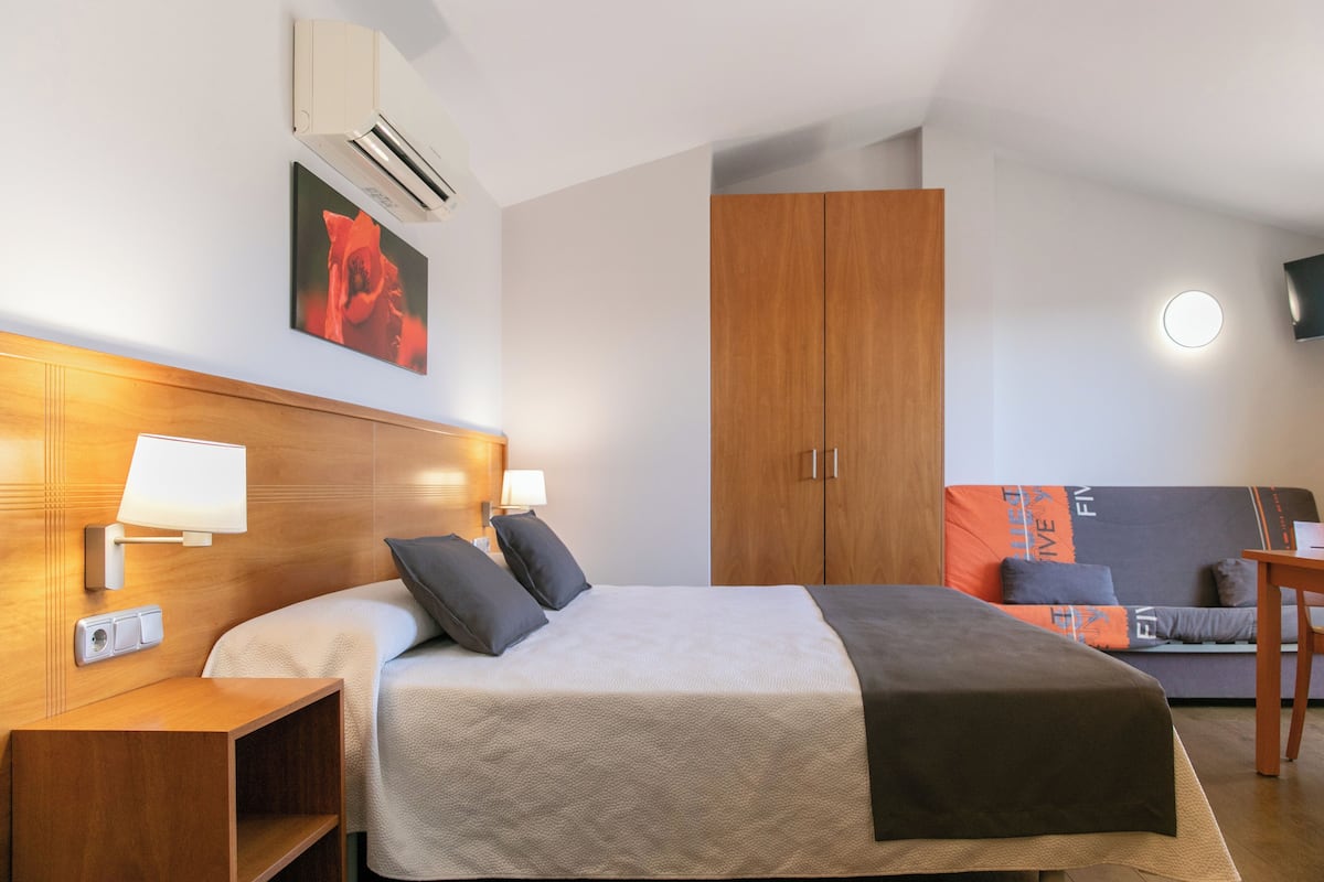 Superior Double Room (2 adults) | 1 bedroom, free WiFi, bed sheets, wheelchair access