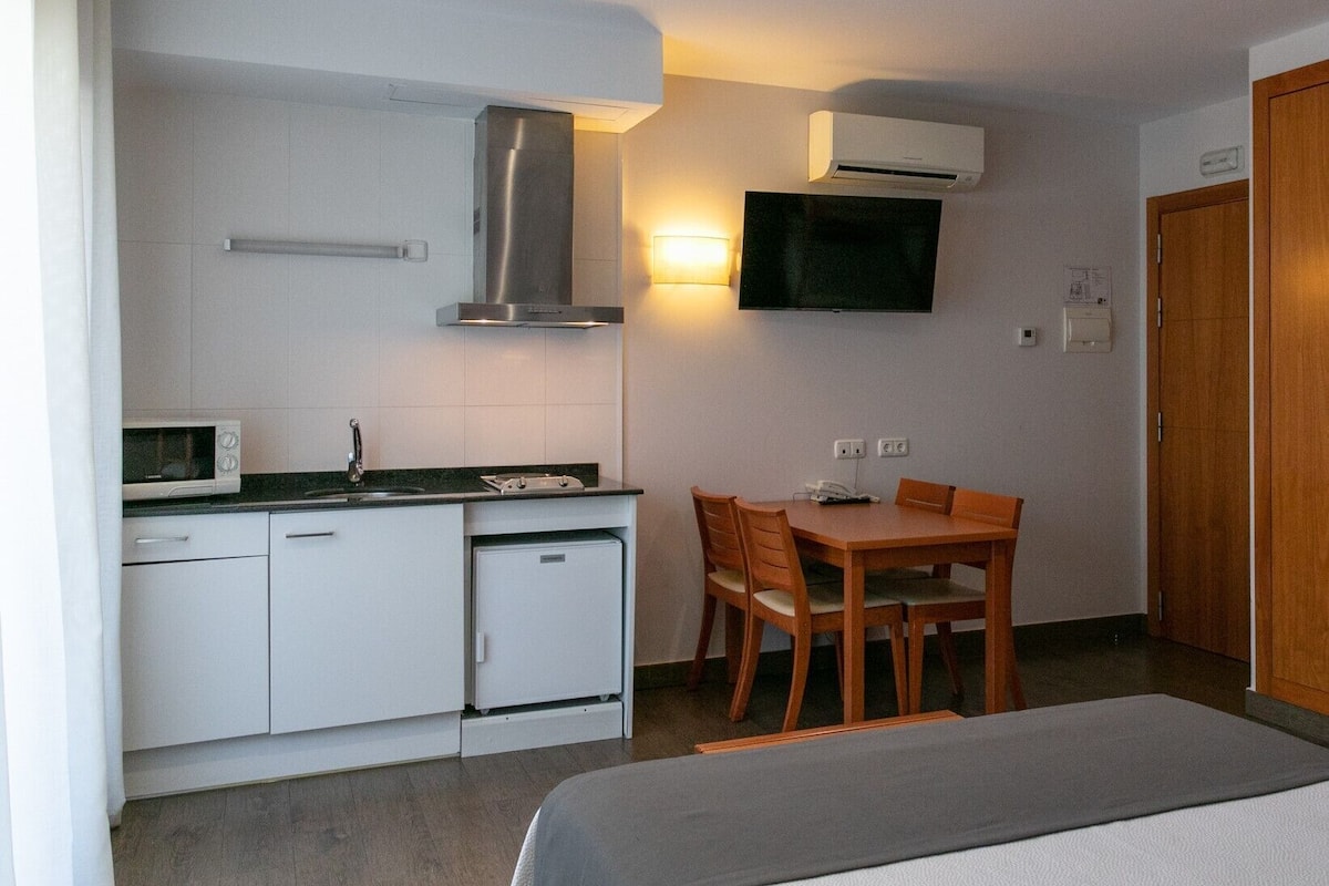 Superior Studio (2 adults + 2 kids) | 1 bedroom, free WiFi, bed sheets, wheelchair access