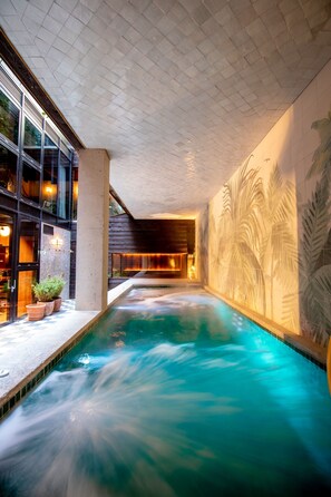 Outdoor pool - The Mayson Dublin (Dublin)