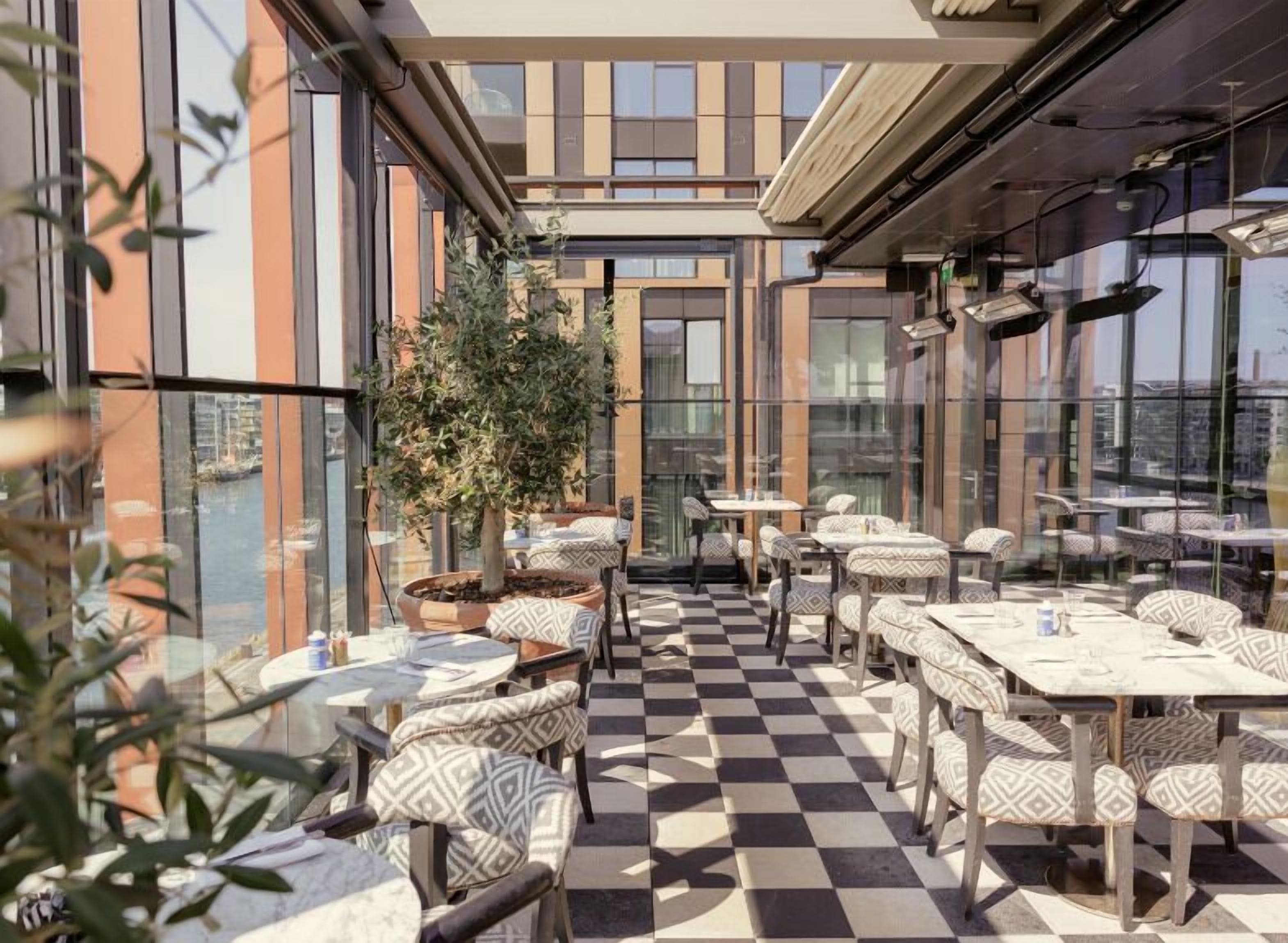 2 restaurants, breakfast, lunch, dinner served; irish cuisine