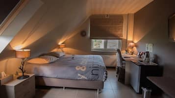 Luxury Room | Minibar, individually decorated, individually furnished, desk