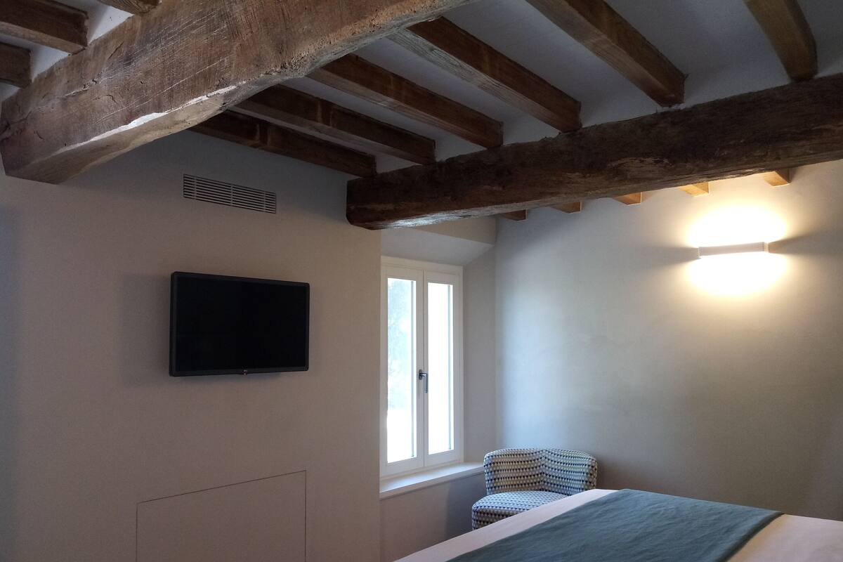 Camera Superior (Dimora) | Minibar, una cassaforte in camera, una scrivania, insonorizzazione