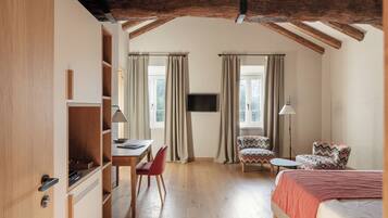 Suíte júnior (Dimora) | Frigobar, cofres nos quartos, escrivaninha, quartos à prova de som