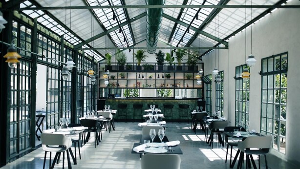 A spacious indoor dining area with high ceilings and large windows, featuring neatly arranged tables and chairs. -  Relais Roncolo 1888 - Small Luxury Hotels of the World (Quattro Castella)