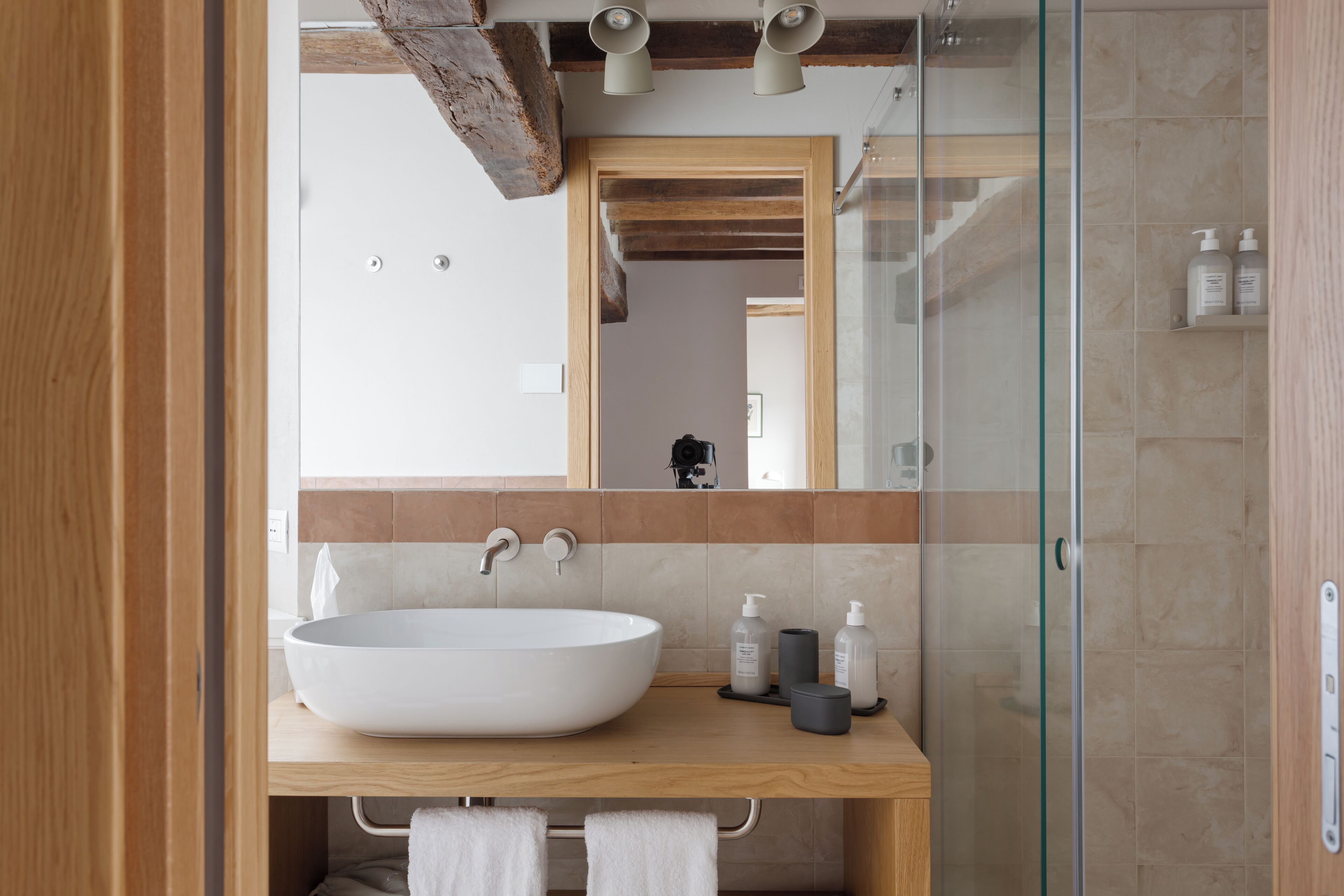 Dimora Room | Bathroom | Hair dryer, bathrobes, slippers, bidet