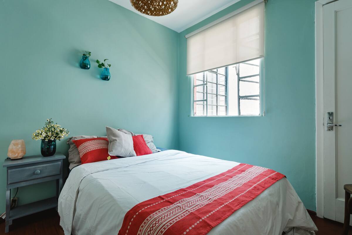 Free WiFi, bed sheets