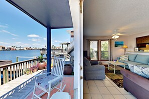 Télévision de 42 pouces avec chaînes par satellite