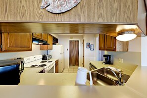 電冰箱、微波爐、爐台、洗碗機