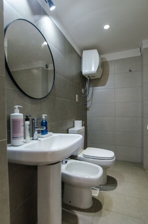 Design Studio, City View | Bathroom - Nuestra Sra. de la Asunción Stylish Loft (Asunción)