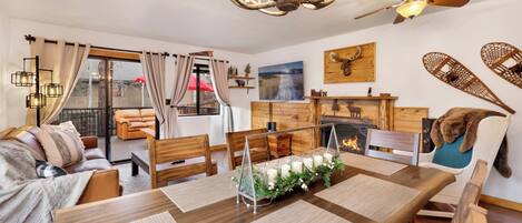 Maison, Plusieurs lits, baignoire à remous, vue sur la montagne (1411) | Aire de séjour | Foyer