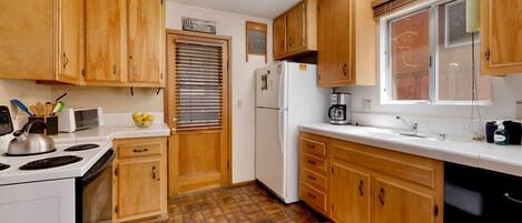 Casa, diversos llits, pati, vistes a la muntanya (1426) | Cuina privada | Cafetera i tetera