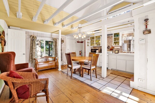 独立别墅, 多张床, 露台, 山景 (1438) | 1 多间卧室、特色装修、特色家居、床单