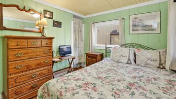 House, Multiple Beds, Patio, Mountain View (1438) | 1 bedroom, individually decorated, individually furnished, bed sheets