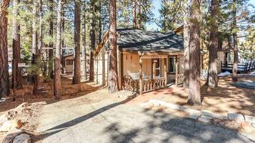House, Multiple Beds, Patio, Mountain View (1438) | 1 bedroom, individually decorated, individually furnished, bed sheets