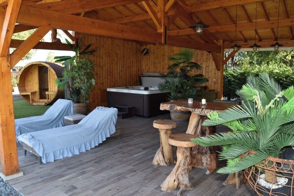 Bain à remous extérieur