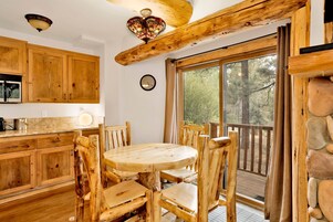 House, Multiple Beds, Hot Tub, Mountain View (1494) | Dining