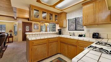 House, Multiple Beds, Patio, Mountain View (1536) | Private kitchen | Coffee/tea maker