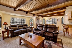 Ferienhaus, Mehrere Betten, Terrasse, Bergblick (1536) | Wohnbereich | Kamin