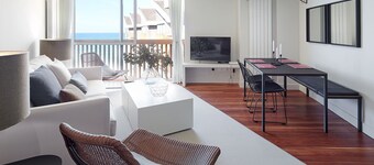 UNBEATABLE SEAFRONT BRAND NEW APARTMENT