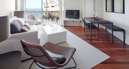 UNBEATABLE SEAFRONT BRAND NEW APARTMENT