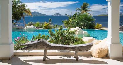 La Salamandre, Lagoon front villa with pool, airport pickup & concierge service