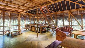 Private kitchen - Universo Pol Bamboo Hostel (Cairu)