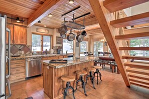 Fridge, microwave, stovetop, dishwasher - Snowshoe & Ski: Home w/ Mtn-View Deck in Breck! (Breckenridge)