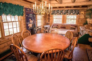 Rumah, Beberapa Tempat Tidur, balkon, pemandangan laut terbatas (1541) | 4 kamar tidur dan didekorasi berbeda-beda