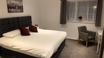 1 habitación, decoración personalizada y muebles diferentes