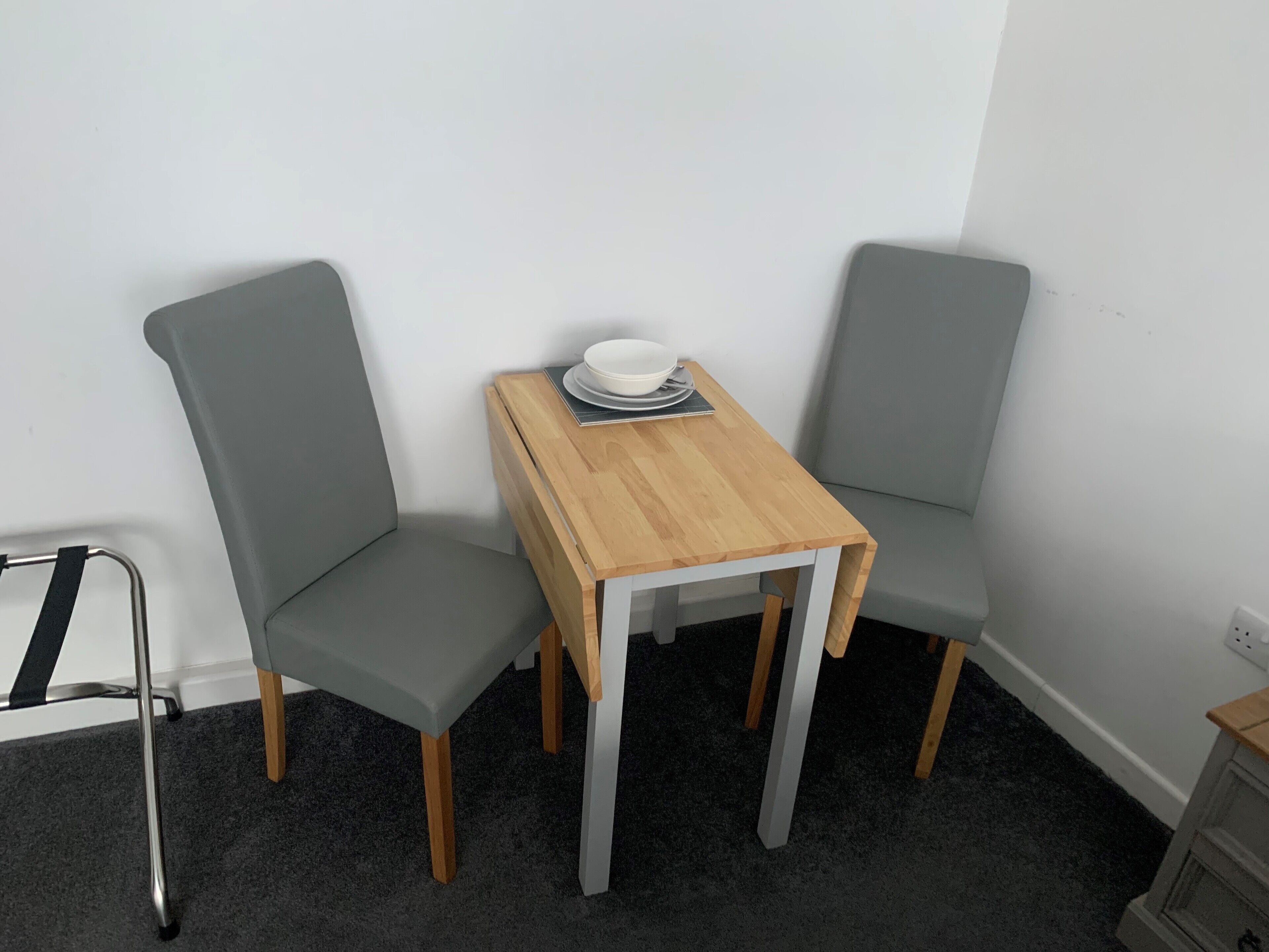 Classic Double or Twin Room | In-room dining