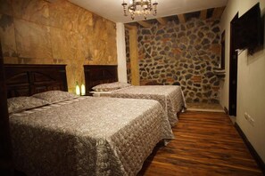 Chambre Quadruple Familiale | Ameublement personnalisé, Wi-Fi gratuit