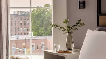 Individually furnished, laptop workspace, free cots/infant beds, WiFi