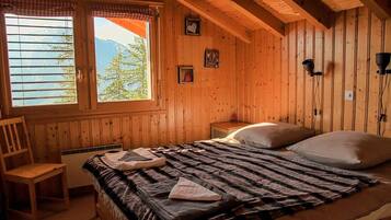 4 slaapkamers, een strijkplank/strijkijzer, gratis wifi, beddengoed