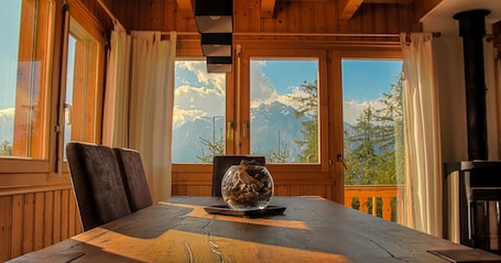 Dining. Chalet Mon Sousou Nendaz 4 Vallées