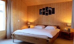 4 chambres, fer et planche à repasser, Wi-Fi gratuit, draps fournis