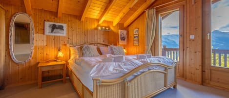4 Schlafzimmer, BĂŒgeleisen/BĂŒgelbrett, kostenloses WLAN, BettwĂ€sche