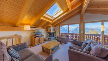 TV, fireplace, DVD player