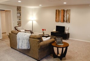 Living area - Roomy Apt. Downtown Floyd; Golden Maple Homestays (Floyd)