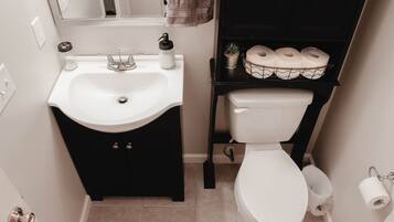 淋浴设施、吹风机、毛巾、肥皂