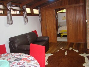 2 habitaciones, tabla de planchar con plancha y wifi gratis 