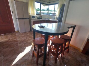 Chambre familiale, 1 chambre | Cuisine privée | Réfrigérateur grande capacité avec congélateur