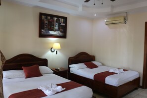 Surmatelas, coffres-forts dans les chambres, bureau