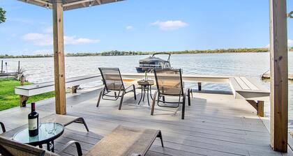Stunning Lake House with Sunset views!