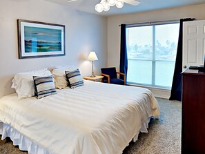 Condo, varias camas, balcón | 2 habitaciones y internet por cable gratis