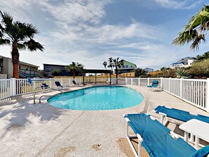 Outdoor pool - Nelray Shores (Port Aransas)