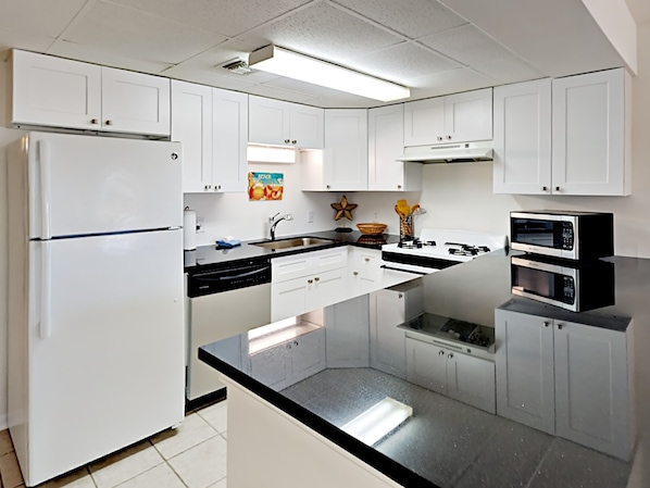 Fridge, microwave, stovetop, dishwasher