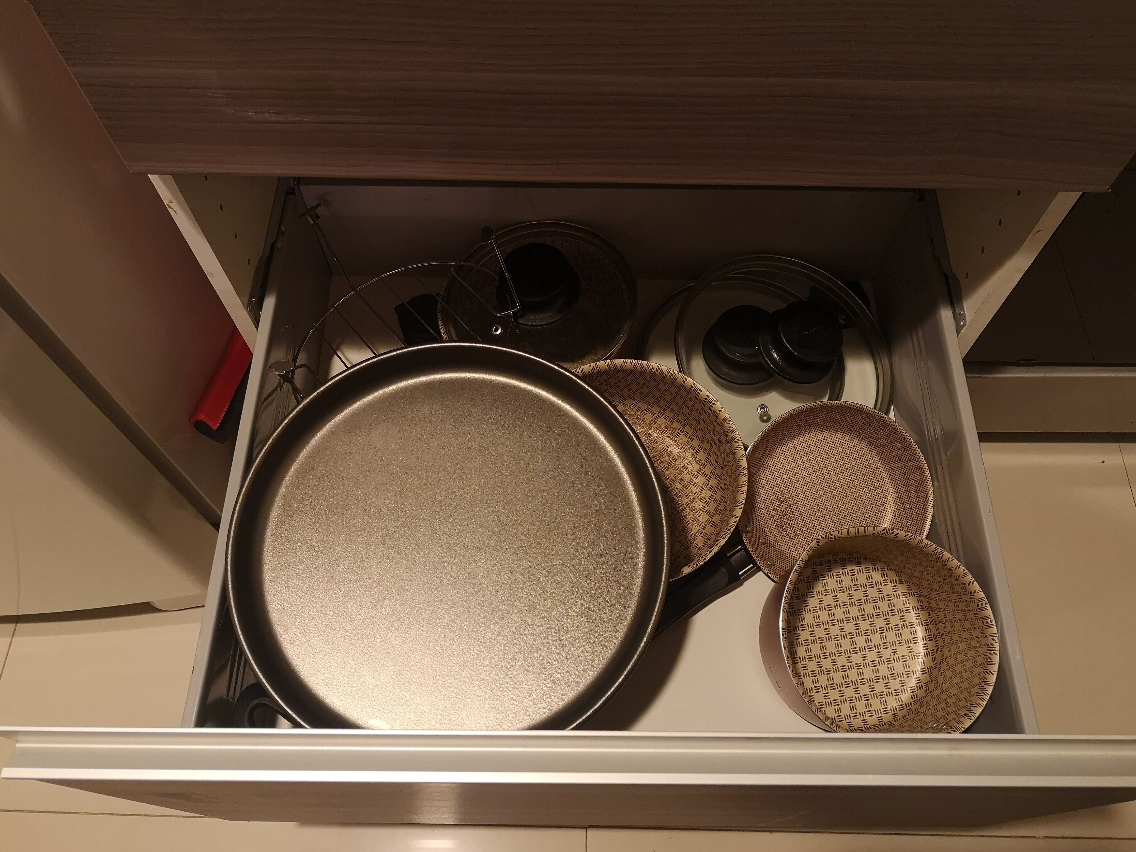 business apartment | private kitchen | full-sized fridge, microwave, oven, stovetop